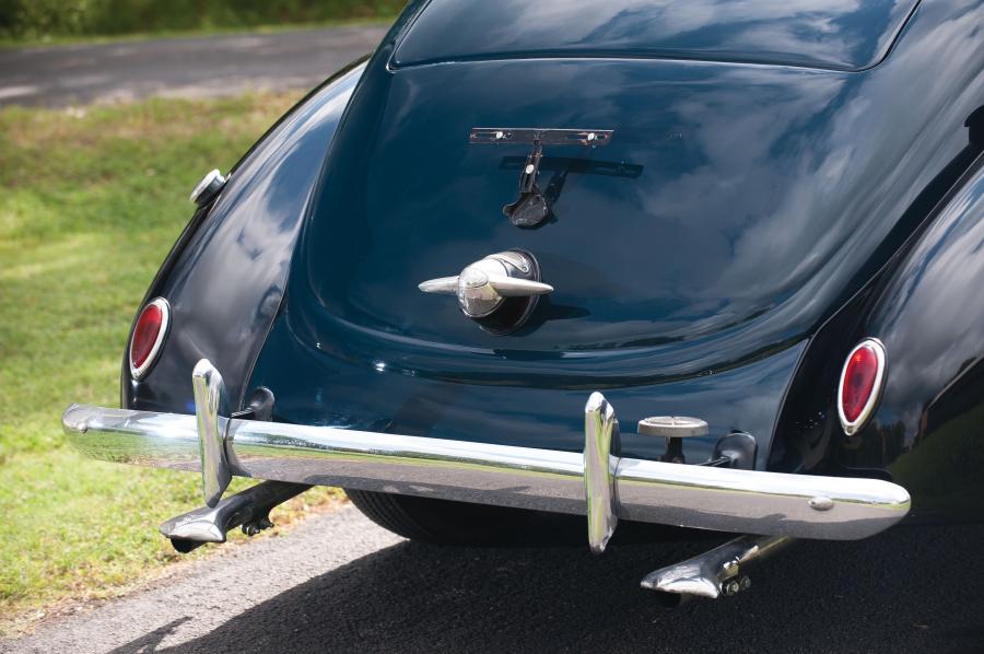  Ford DeLuxe Convertible Coupe 1938 года  (фото 9 из 20)
